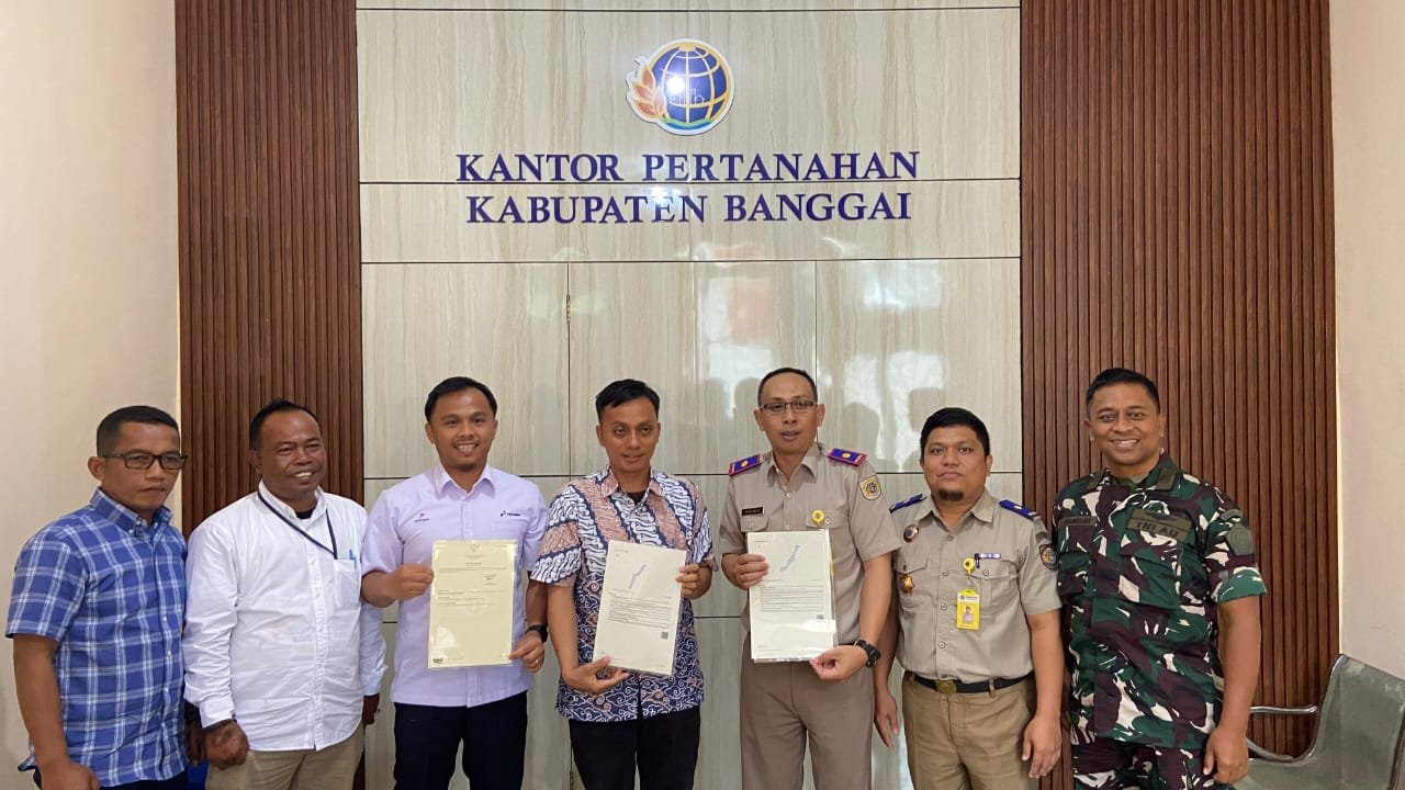 PT Pertamina EP Donggi Matindok Field kini telah mengantongi tiga Sertipikat Hak Pakai (SHP) dari Pemerintah. SHP itu diserahkan langsung oleh Kantor Pertanahan Kabupaten Banggai pada Senin, (04/11)