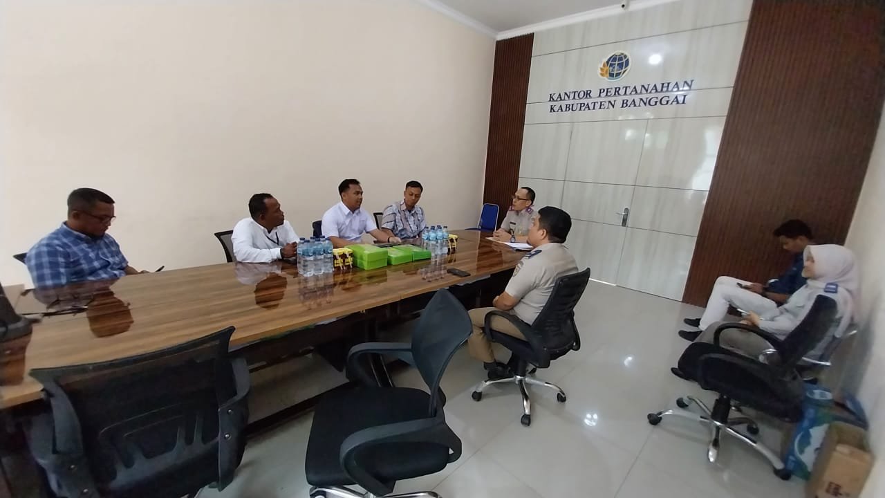 PT Pertamina EP Donggi Matindok Field kini telah mengantongi tiga Sertipikat Hak Pakai (SHP) dari Pemerintah. SHP itu diserahkan langsung oleh Kantor Pertanahan Kabupaten Banggai pada Senin, (04/11)