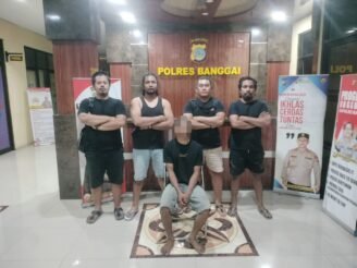 Pelaku diamankan personil Kepolisian Polres Banggai Artikel ini telah terbit di trilO.id dengan judul : Beraksi di 11 Toko Kelontong di Kota Luwuk, Polisi Amankan Residivis Pencurian https://trilo.id/2024/12/28/beraksi-di-11-toko-kelontong-di-kota-luwuk-polisi-amankan-residivis-pencurian/